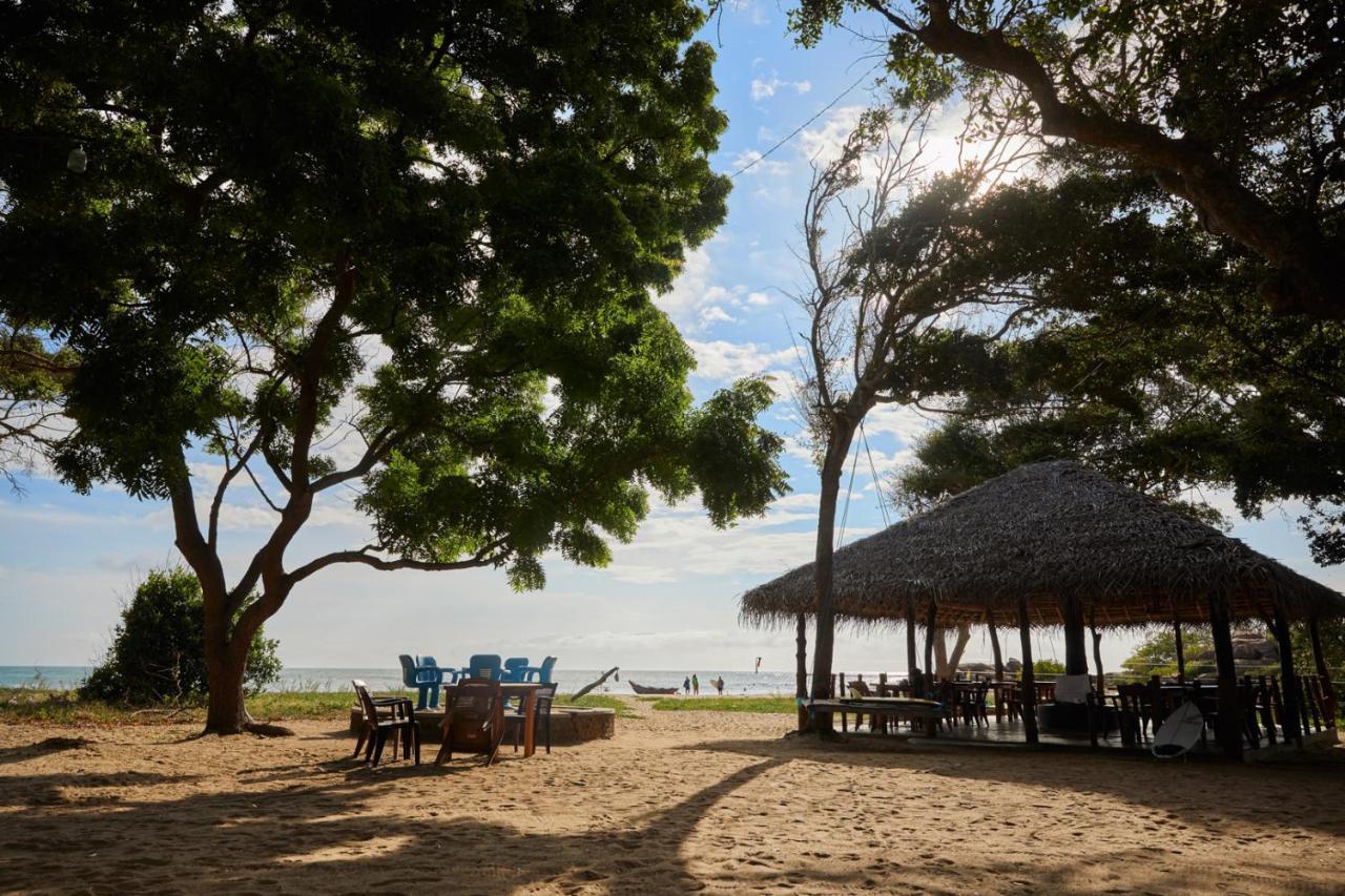 Water Edge Hotel&Restaurant Arugam Bay Exterior foto