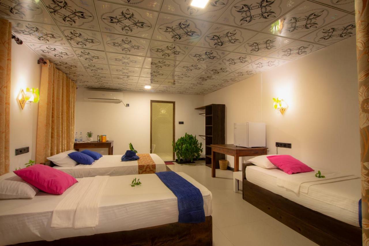 Water Edge Hotel&Restaurant Arugam Bay Exterior foto