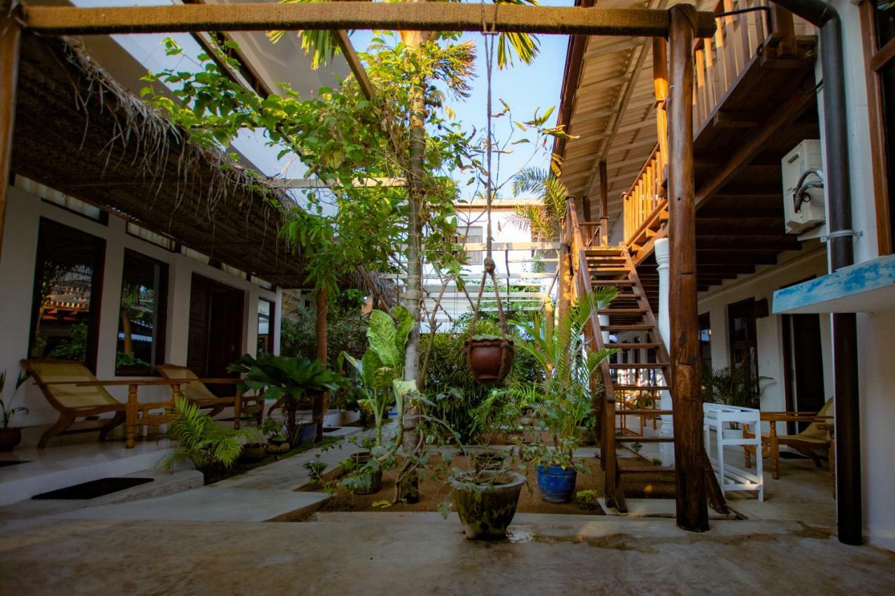 Water Edge Hotel&Restaurant Arugam Bay Exterior foto