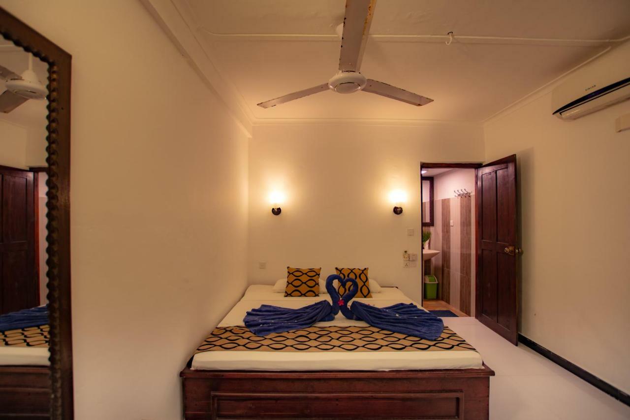 Water Edge Hotel&Restaurant Arugam Bay Exterior foto