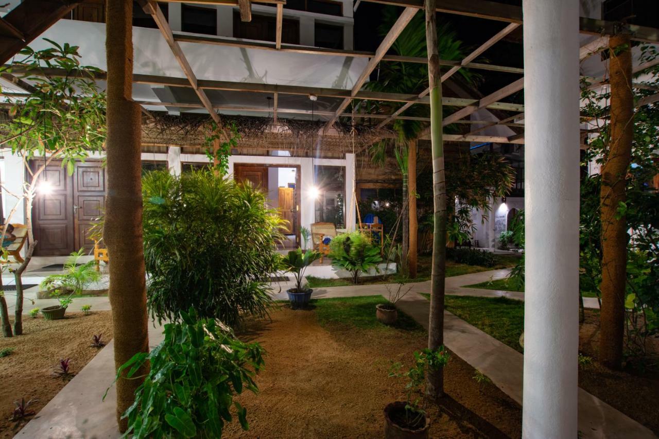Water Edge Hotel&Restaurant Arugam Bay Exterior foto