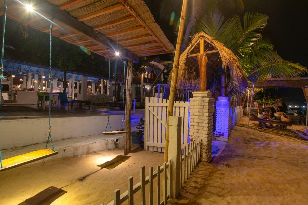 Water Edge Hotel&Restaurant Arugam Bay Exterior foto