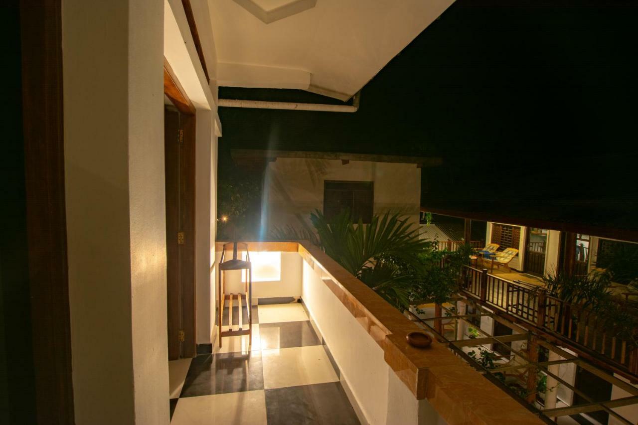 Water Edge Hotel&Restaurant Arugam Bay Exterior foto