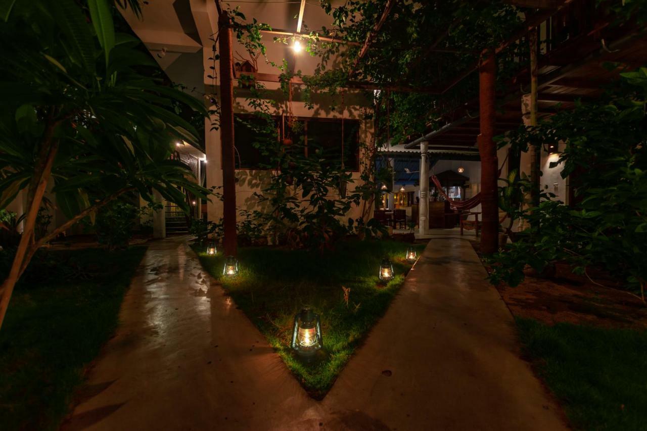 Water Edge Hotel&Restaurant Arugam Bay Exterior foto